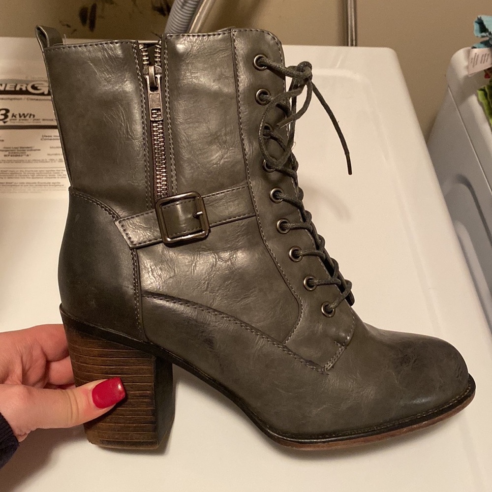 Buckle - vintage93 grey boots -